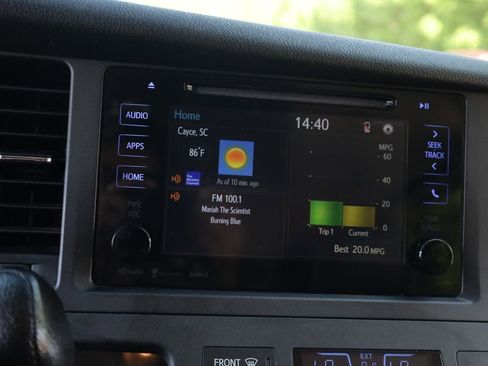 Used 2017 Toyota Sienna LE AWD/4WD image 25