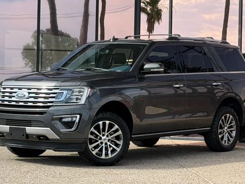 Used 2018 Ford Expedition Limited w/ Equipment Group 301A AWD/4WD image 4