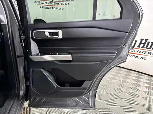 Used 2024 Ford Explorer XLT RWD image 24