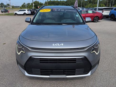 Used 2025 Kia Niro EX FWD image 3