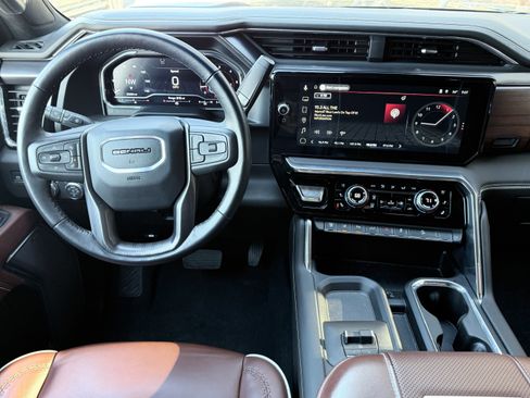 Used 2024 GMC Sierra 2500 Denali Ultimate image 8