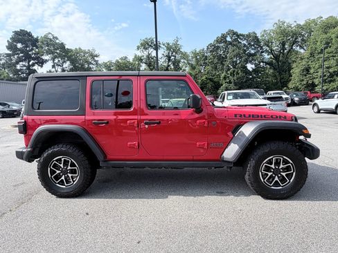 Used 2025 Jeep Wrangler Unlimited Rubicon AWD/4WD image 4
