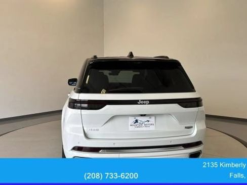 Used 2024 Jeep Grand Cherokee Summit AWD/4WD image 10