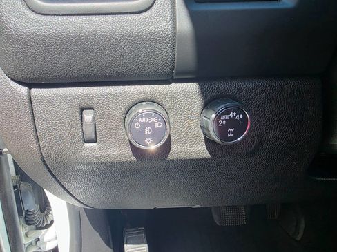 Used 2021 Chevrolet Colorado LT w/ LT Convenience Package image 17