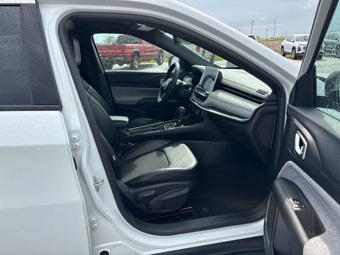 Used 2025 Jeep Compass Latitude image 17