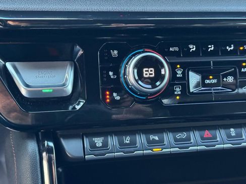 Used 2024 GMC Sierra 2500 AT4 w/ Technology Package image 24