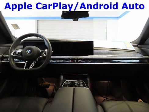 Used 2025 BMW 740i image 8