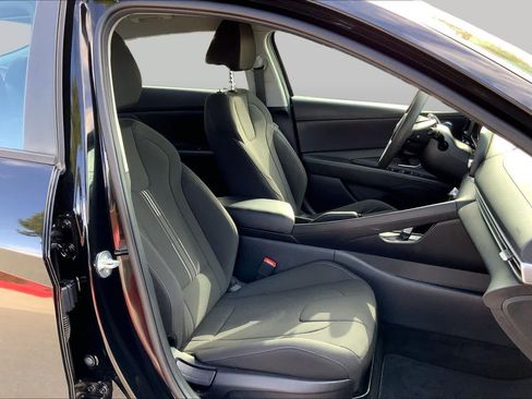 Certified 2023 Hyundai Elantra SEL FWD image 9