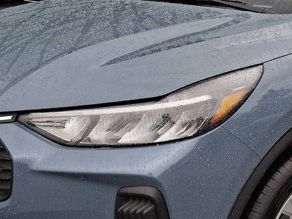 Used 2025 Ford Escape Active AWD/4WD image 9