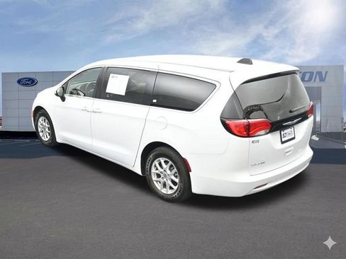Used 2022 Chrysler Voyager LX FWD image 57