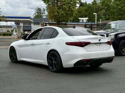 Used 2020 Alfa Romeo Giulia w/ Quick Order Package 22K Sport RWD image 6