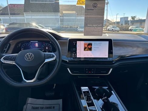 Certified 2025 Volkswagen Atlas SE image 16