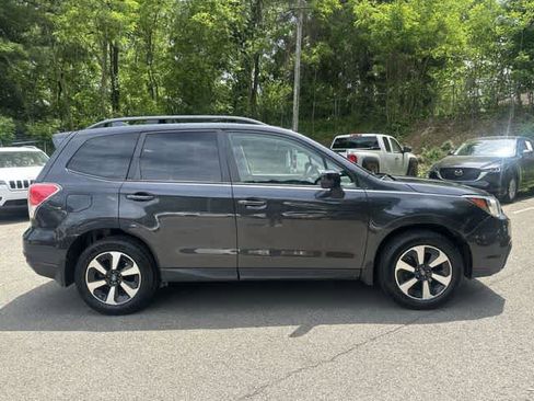 Used 2017 Subaru Forester 2.5i Premium AWD/4WD image 3
