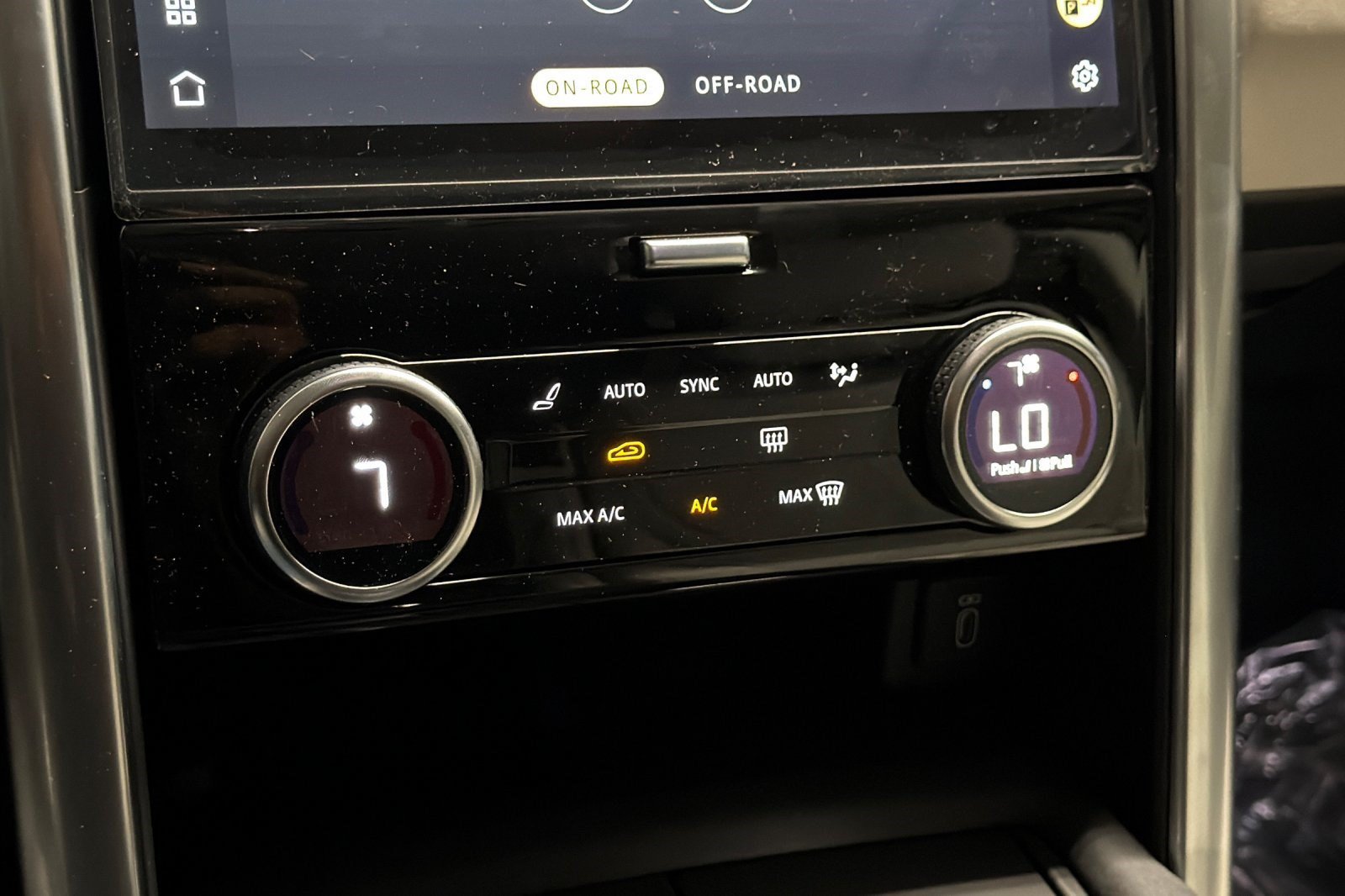 New 2026 Land Rover Discovery S AWD/4WD image 17