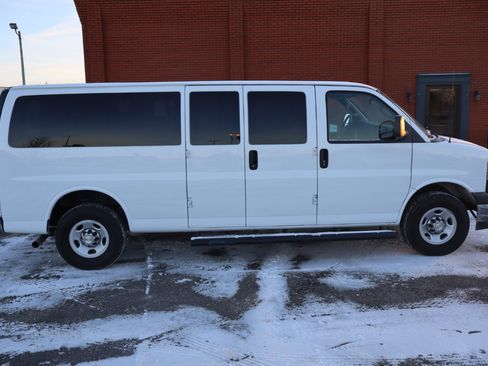 Used 2024 Chevrolet Express 3500 LT w/ LT Preferred Equipment Group image 10