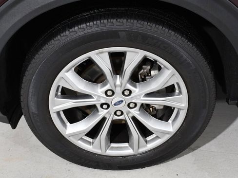 Used 2023 Ford Explorer Limited w/ Limited Technology Package image 25