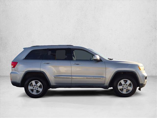 Used 2011 Jeep Grand Cherokee Laredo w/ Security & Convenience Group AWD/4WD image 4