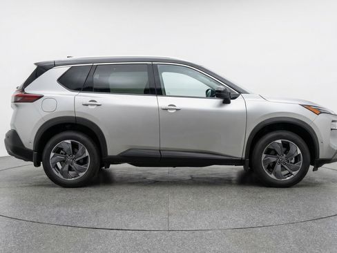 Used 2025 Nissan Rogue SV FWD image 11