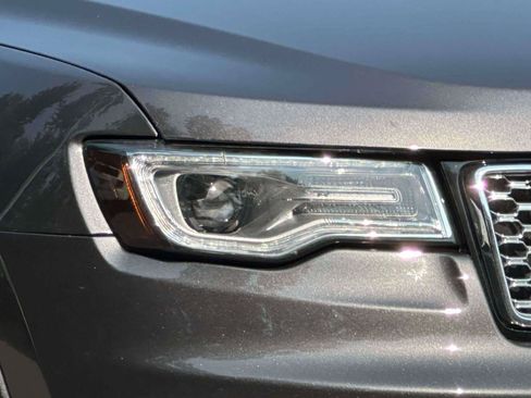 Used 2019 Jeep Grand Cherokee Overland AWD/4WD image 8