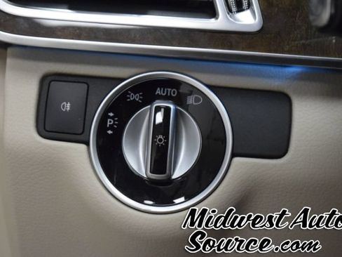 Used 2016 Mercedes-Benz E 400 4MATIC Sedan image 15