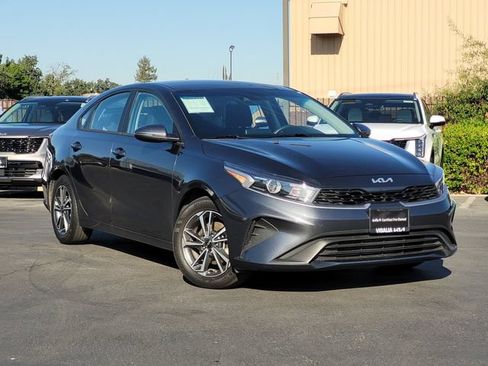 Used 2023 Kia Forte LXS w/ LXS Technology Package FWD image 2