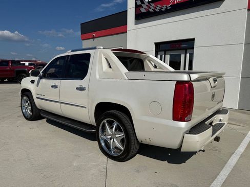 Used 2007 Cadillac Escalade EXT w/ Information Package AWD/4WD image 4