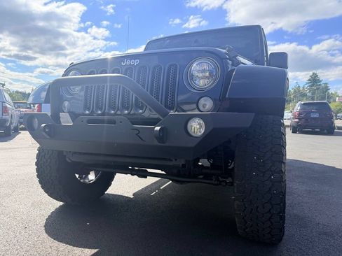 Used 2018 Jeep Wrangler Unlimited Sahara AWD/4WD image 10