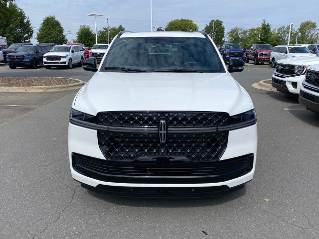New 2027 Lincoln Navigator Reserve w/ Jet Appearance Package AWD/4WD image 2