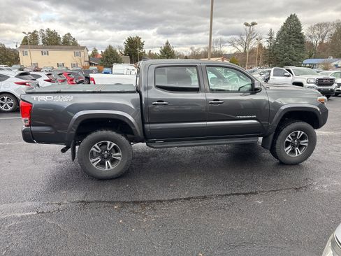 Used 2019 Toyota Tacoma TRD Sport image 7