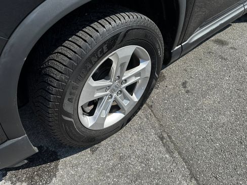 Used 2023 Honda Pilot LX image 3