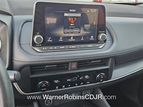 Used 2023 Nissan Rogue SV image 18