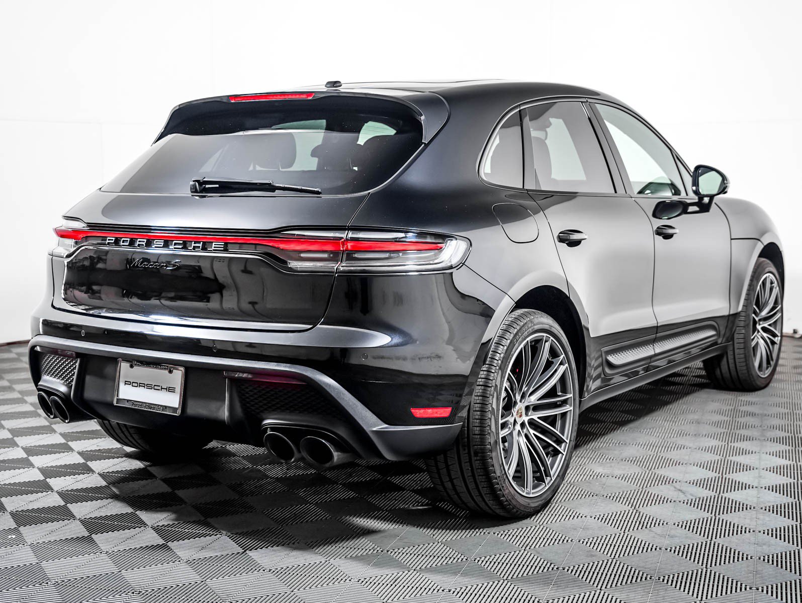Certified 2026 Porsche Macan S AWD/4WD image 10
