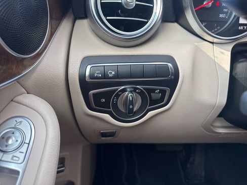 Used 2019 Mercedes-Benz GLC 300 4MATIC image 6