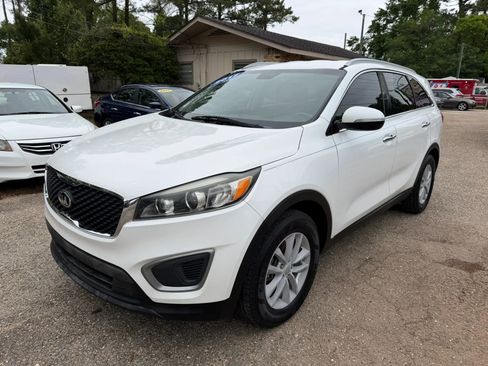 Used 2017 Kia Sorento LX w/ LX Convenience Package image 1