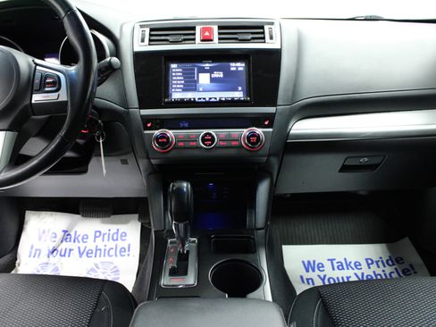 Used 2017 Subaru Outback 2.5i Premium image 18