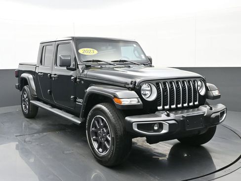 Used 2023 Jeep Gladiator Overland image 1