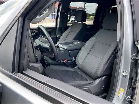 Used 2025 Chevrolet Silverado 2500 LT w/ Convenience Package image 9