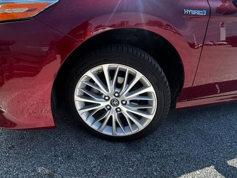 Used 2018 Toyota Camry XLE FWD image 3