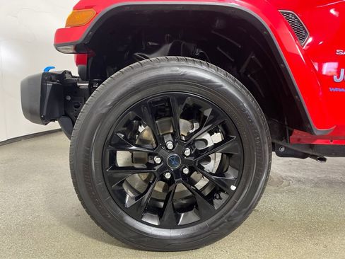 Used 2024 Jeep Wrangler Unlimited Sahara image 12