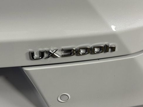 New 2026 Lexus UX 300h FWD image 22