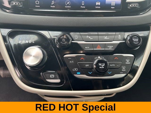 Used 2023 Chrysler Pacifica Touring-L FWD image 26