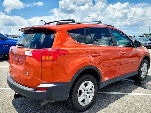 Used 2015 Toyota RAV4 LE AWD/4WD image 2