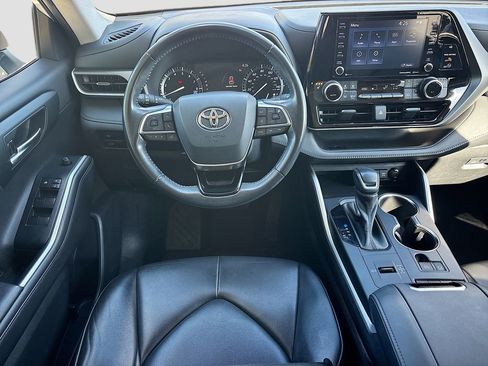 Used 2021 Toyota Highlander XLE image 22