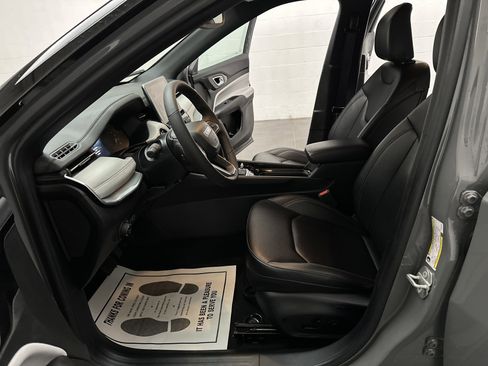 Used 2024 Jeep Compass Limited AWD/4WD image 18