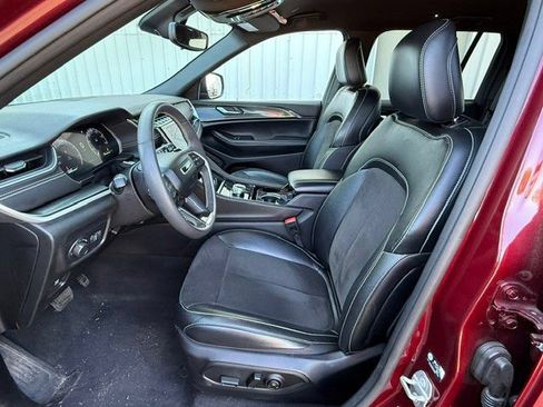Used 2023 Jeep Grand Cherokee Altitude AWD/4WD image 12