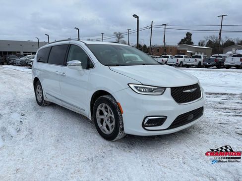 Used 2021 Chrysler Pacifica Limited image 8