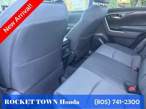 Used 2025 Toyota RAV4 XLE AWD/4WD image 20