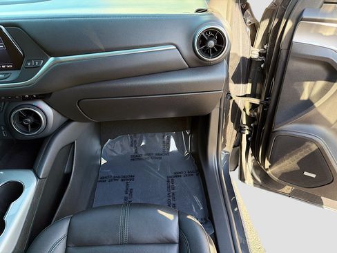 Used 2022 Chevrolet Blazer LT w/ Sound & Technology Package FWD image 17