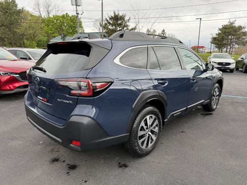 Used 2023 Subaru Outback Premium AWD/4WD image 7
