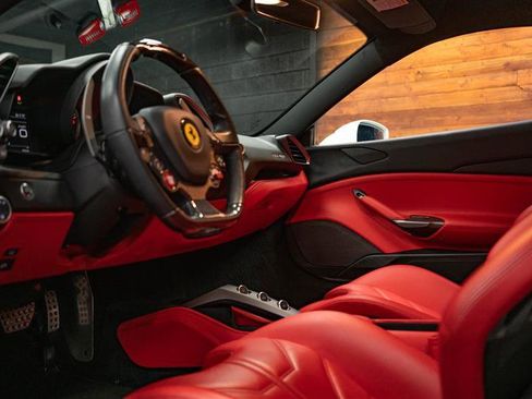 Used 2018 Ferrari 488 GTB image 10